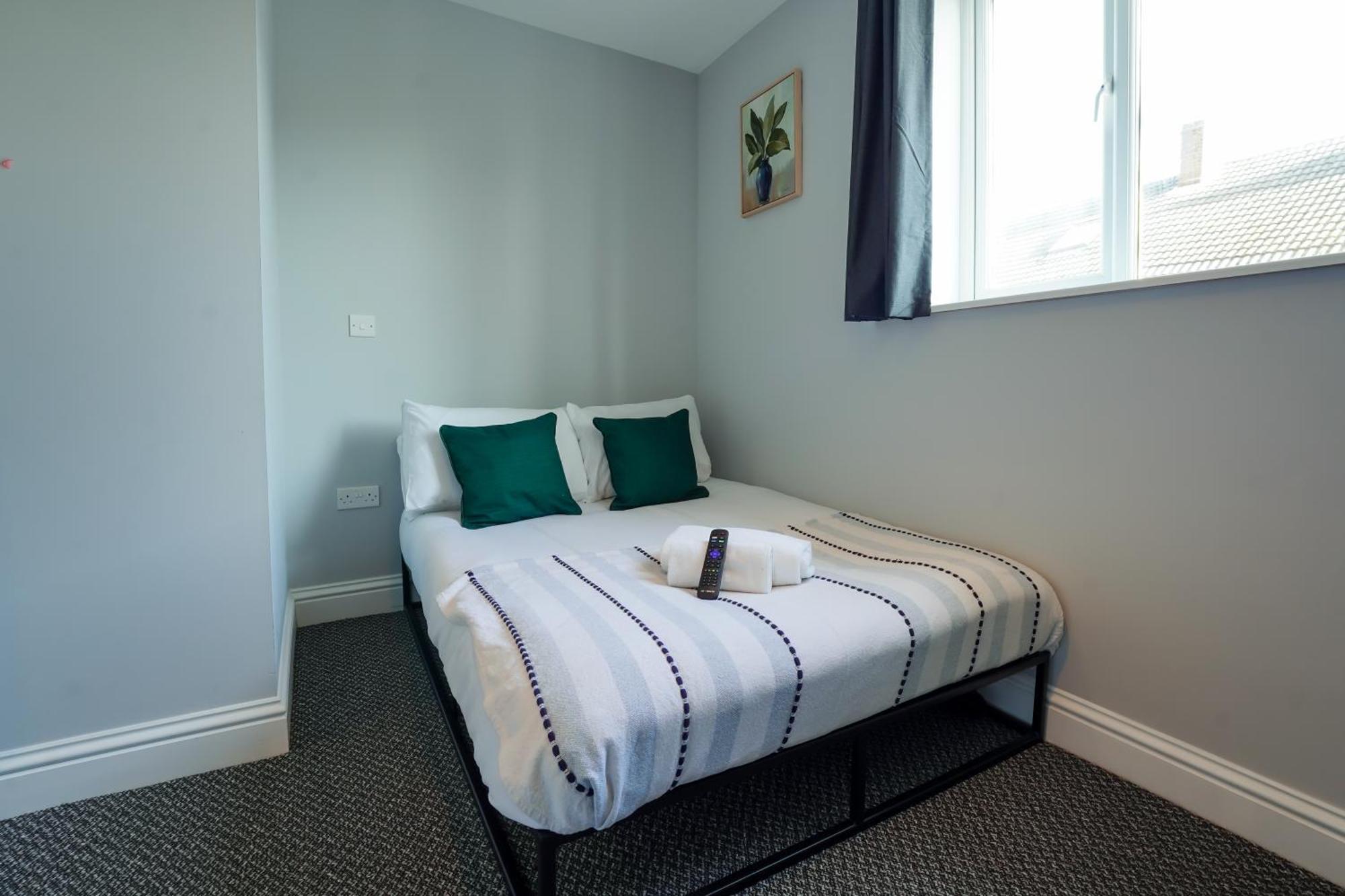 En-Suite Double Rooms, Smart Tv Comfy Style Llanelli Exterior foto