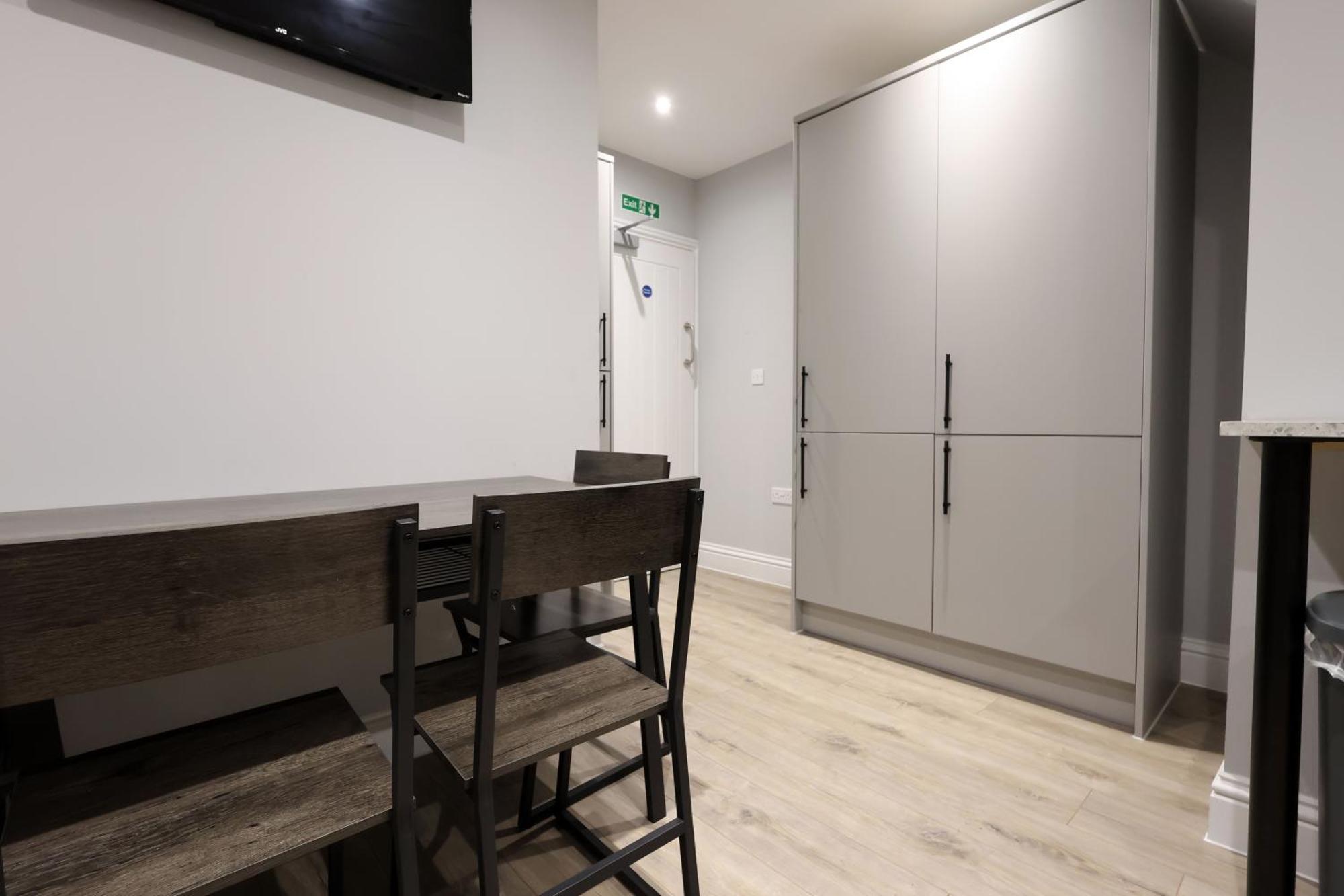 En-Suite Double Rooms, Smart Tv Comfy Style Llanelli Exterior foto