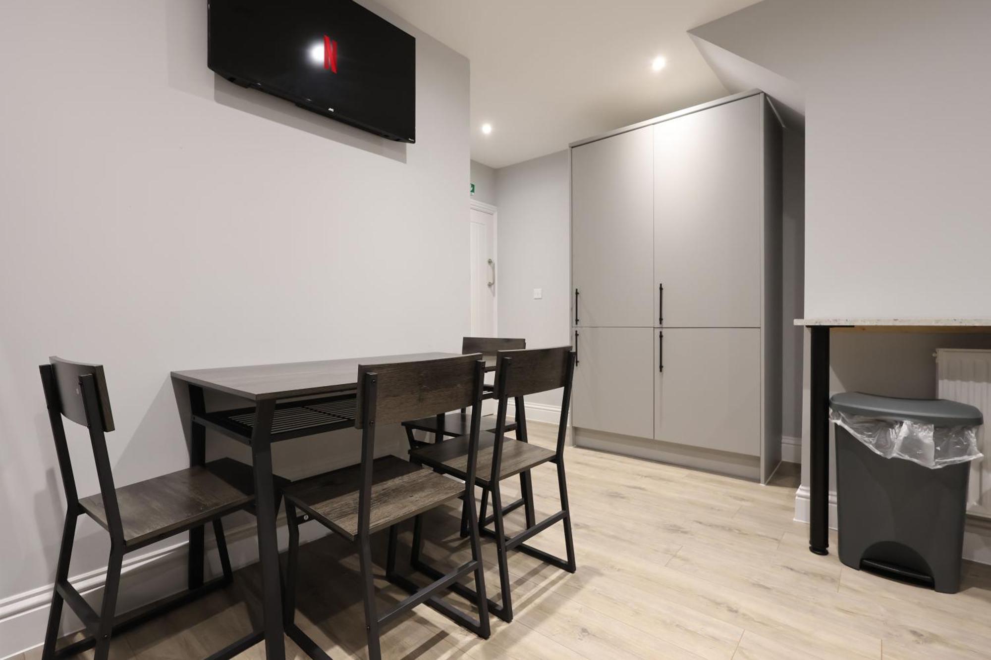 En-Suite Double Rooms, Smart Tv Comfy Style Llanelli Exterior foto